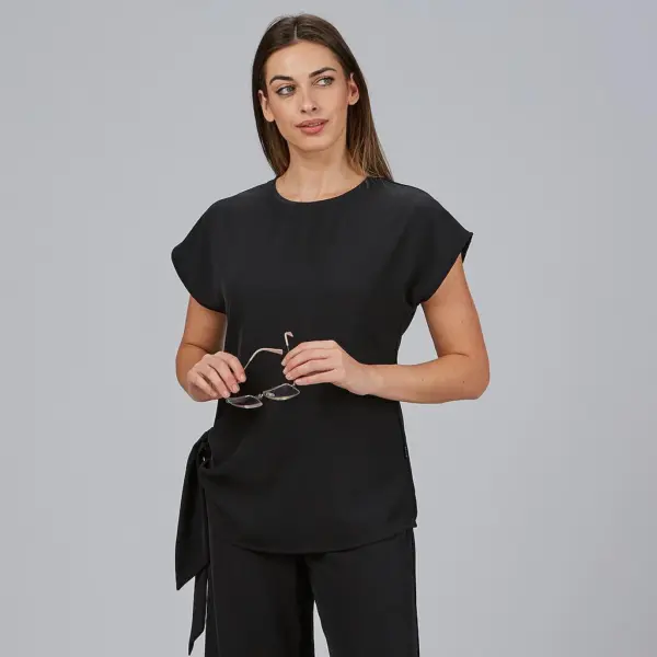 Blusa mujer con escote caja y lazo decorativo AROA 600123 Garys