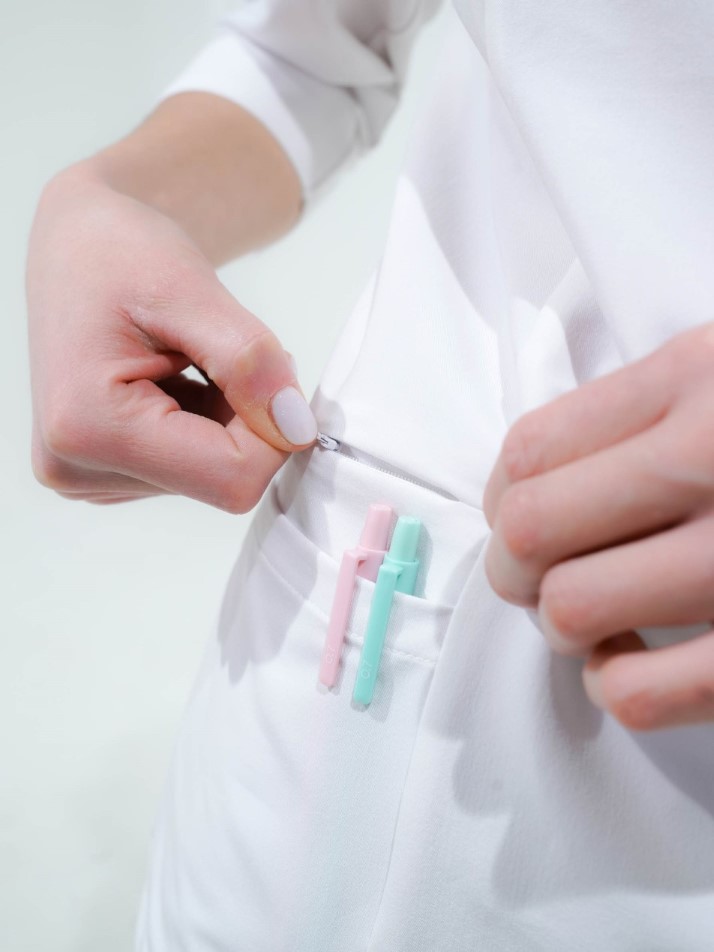 Casaca elástica entallada cruzada cierre de corchetes ocultos manga francesa B9511 Workteam - Imagen 12