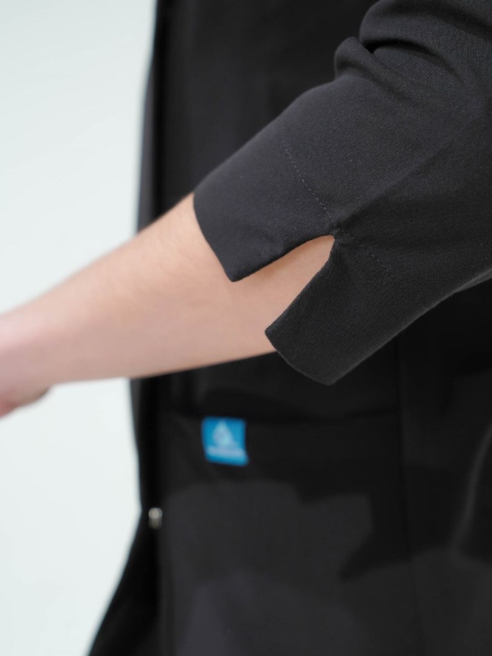 Casaca elástica entallada cruzada cierre de corchetes ocultos manga francesa B9511 Workteam - Imagen 6