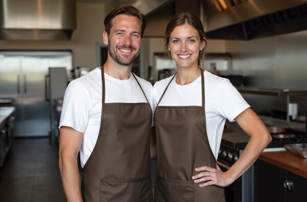 Delantal con peto y bolsillo 100% poliéster CHEF Valento